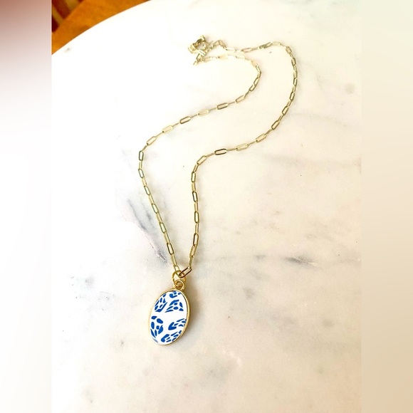 ✨Handmade/Handcrafted polymer clay necklace pendant white blue and gold - Picture 2 of 3